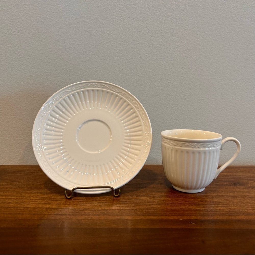 Mikasa Italian Countryside Set of 4 Tea Cups With 4 Saucers Appear Unused!